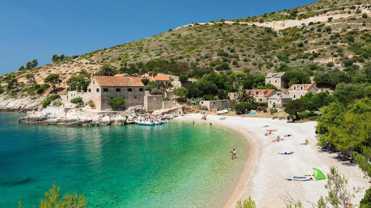 Playa de la bahía de Dubovica | © robertharding / Alamy Stock Photo