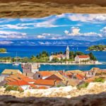 Vista de la isla de Vis en Croacia