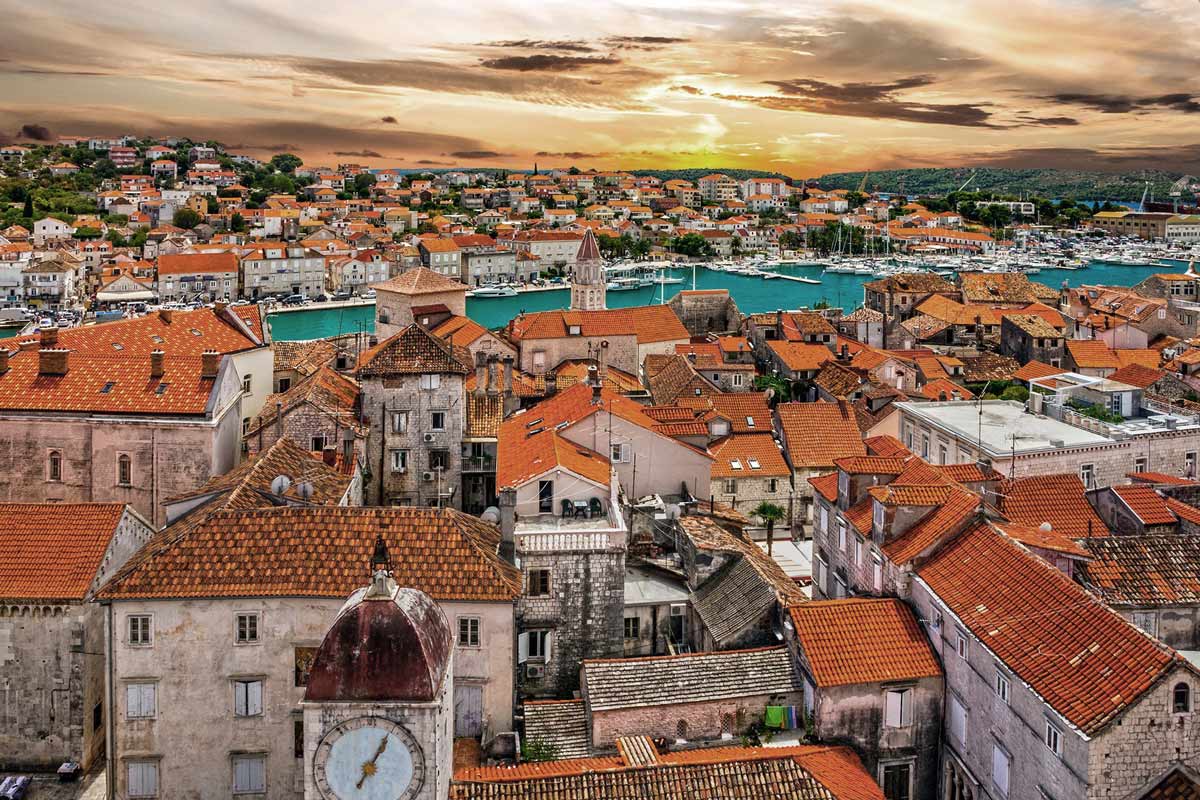 La encantadora ciudad de Trogir, meta de muchos viajes y circuitos en Croacia